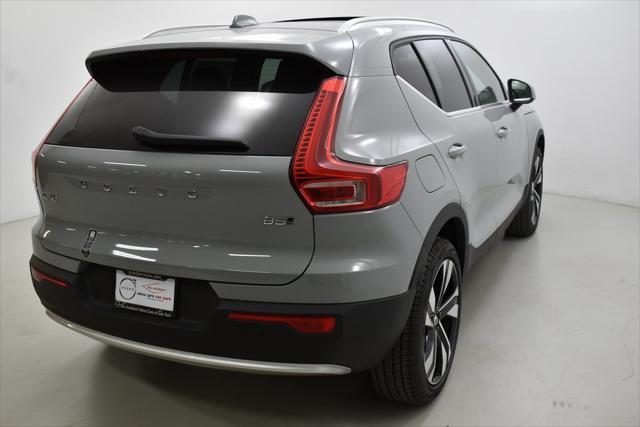 new 2025 Volvo XC40 car