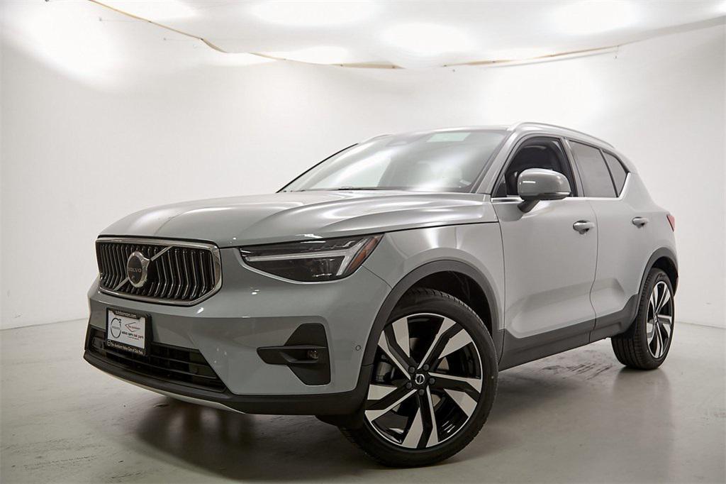new 2025 Volvo XC40 car, priced at $40,995