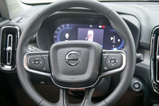 new 2025 Volvo XC40 car