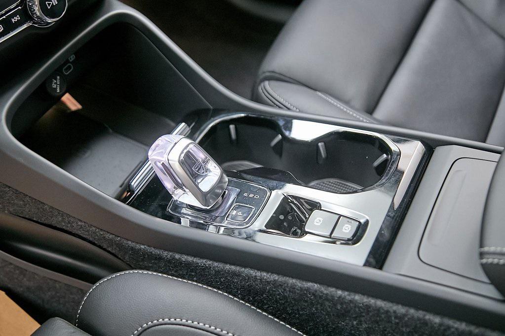 new 2025 Volvo XC40 car, priced at $44,088