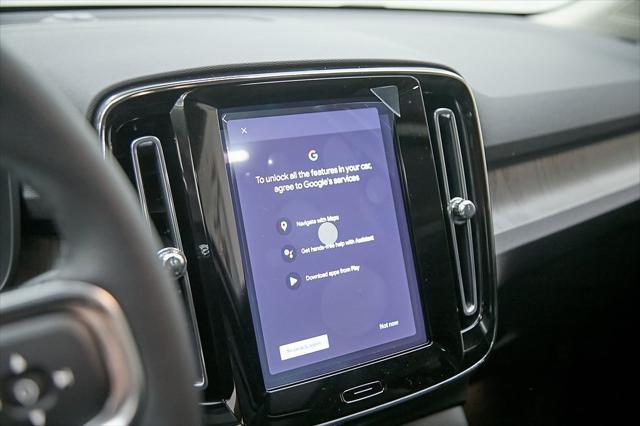 new 2025 Volvo XC40 car