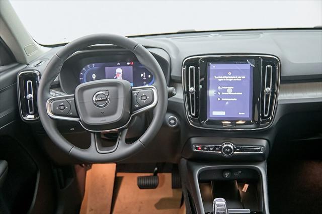 new 2025 Volvo XC40 car