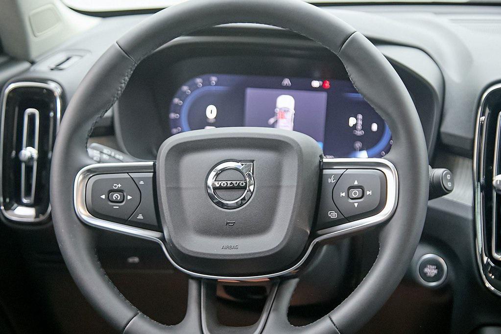 new 2025 Volvo XC40 car, priced at $44,088