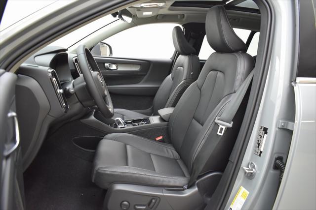 new 2025 Volvo XC40 car