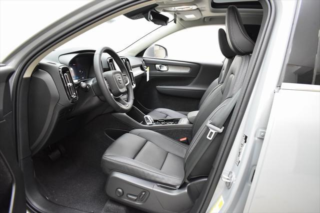 new 2025 Volvo XC40 car