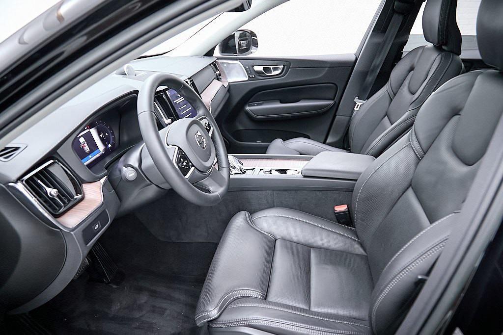 used 2023 Volvo XC60 car, priced at $42,995