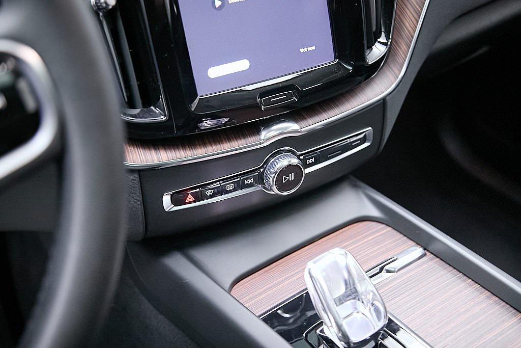 used 2023 Volvo XC60 car, priced at $42,995