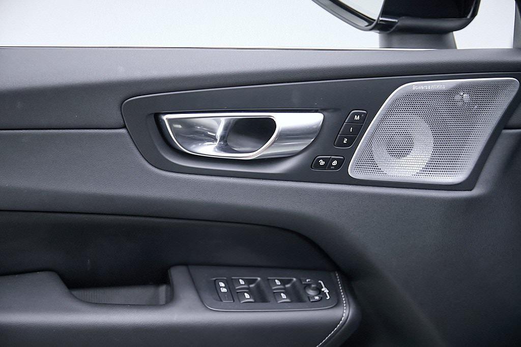 used 2023 Volvo XC60 car, priced at $42,995