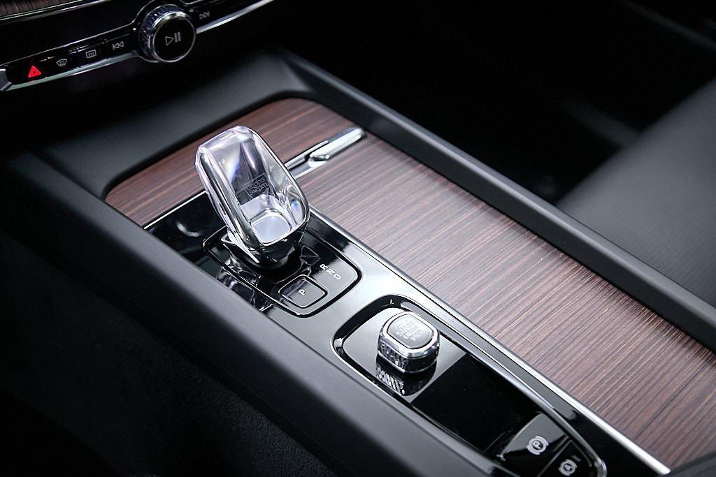 used 2023 Volvo XC60 car, priced at $42,995