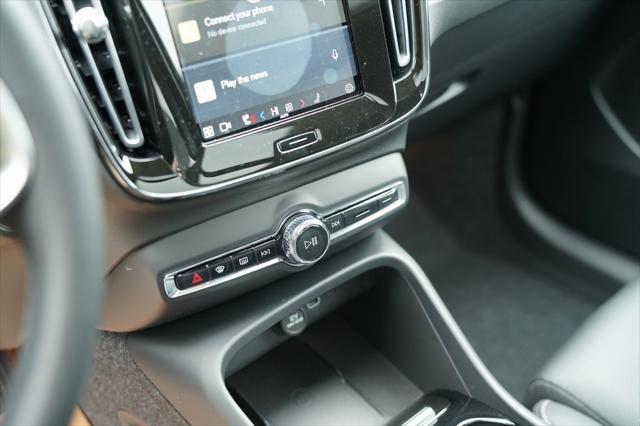 new 2025 Volvo XC40 car