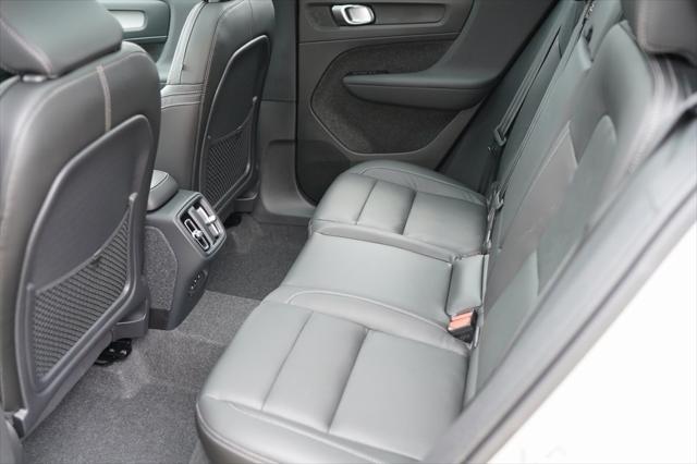 new 2025 Volvo XC40 car