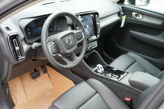 new 2025 Volvo XC40 car