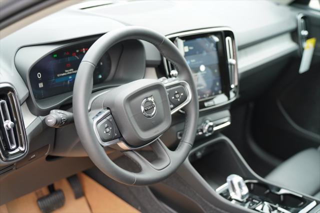new 2025 Volvo XC40 car