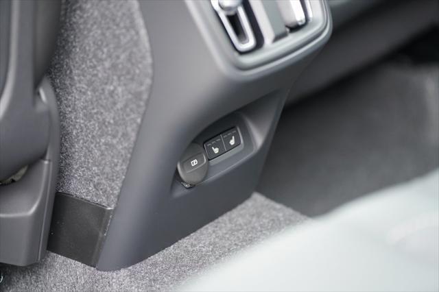 new 2025 Volvo XC40 car