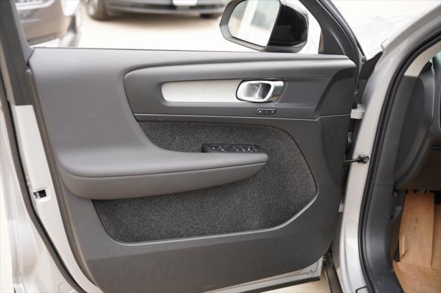 new 2025 Volvo XC40 car