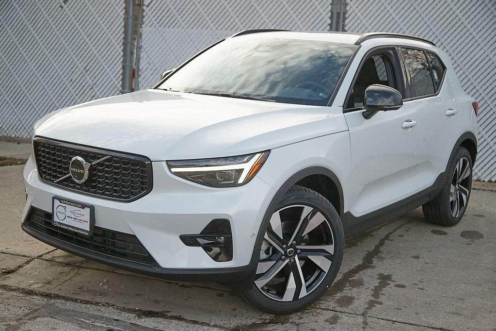 new 2024 Volvo XC40 car, priced at $47,633