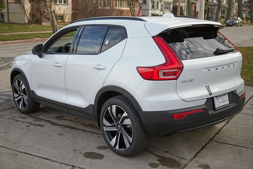 new 2024 Volvo XC40 car, priced at $47,633