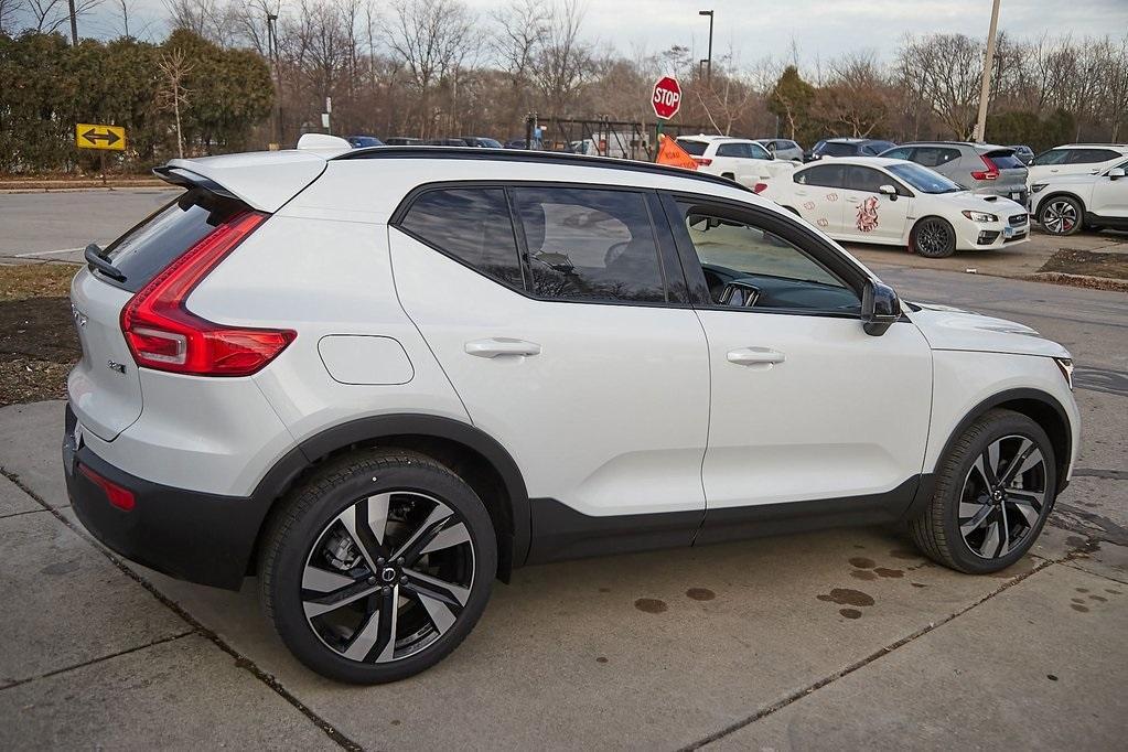 new 2024 Volvo XC40 car, priced at $47,633