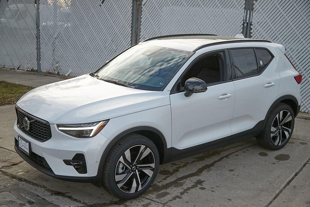 new 2024 Volvo XC40 car, priced at $47,633