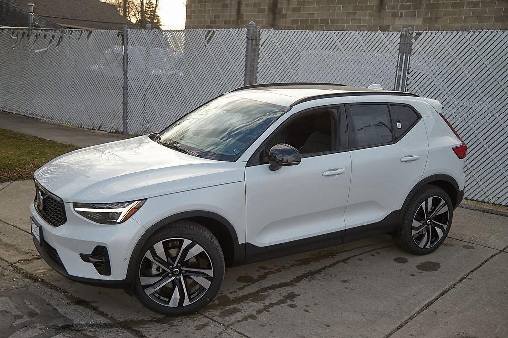 new 2024 Volvo XC40 car, priced at $47,633