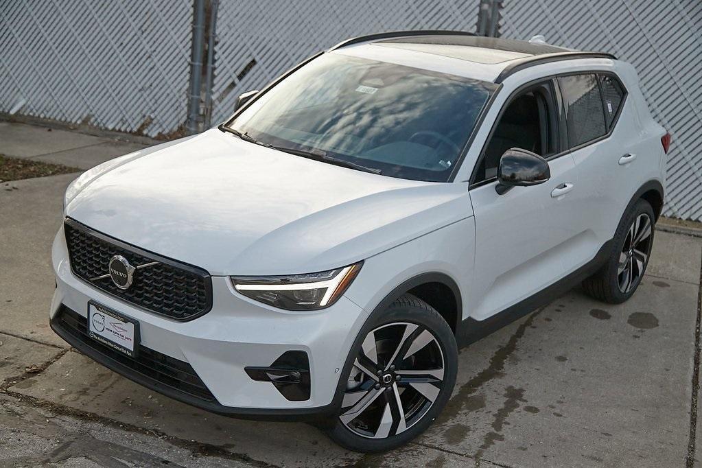 new 2024 Volvo XC40 car, priced at $47,633