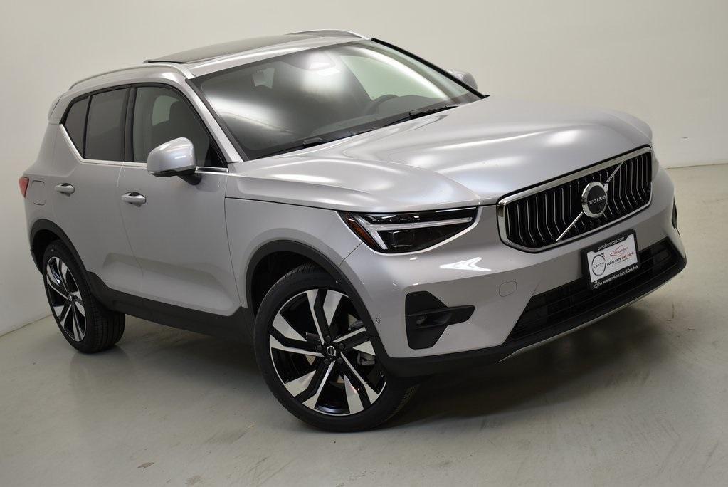 new 2024 Volvo XC40 car, priced at $45,685