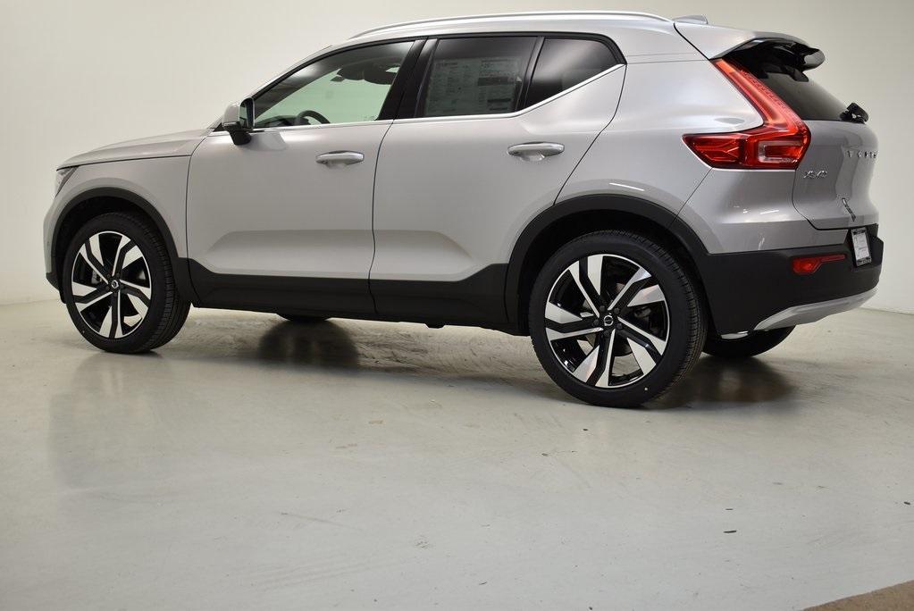 new 2024 Volvo XC40 car, priced at $45,685