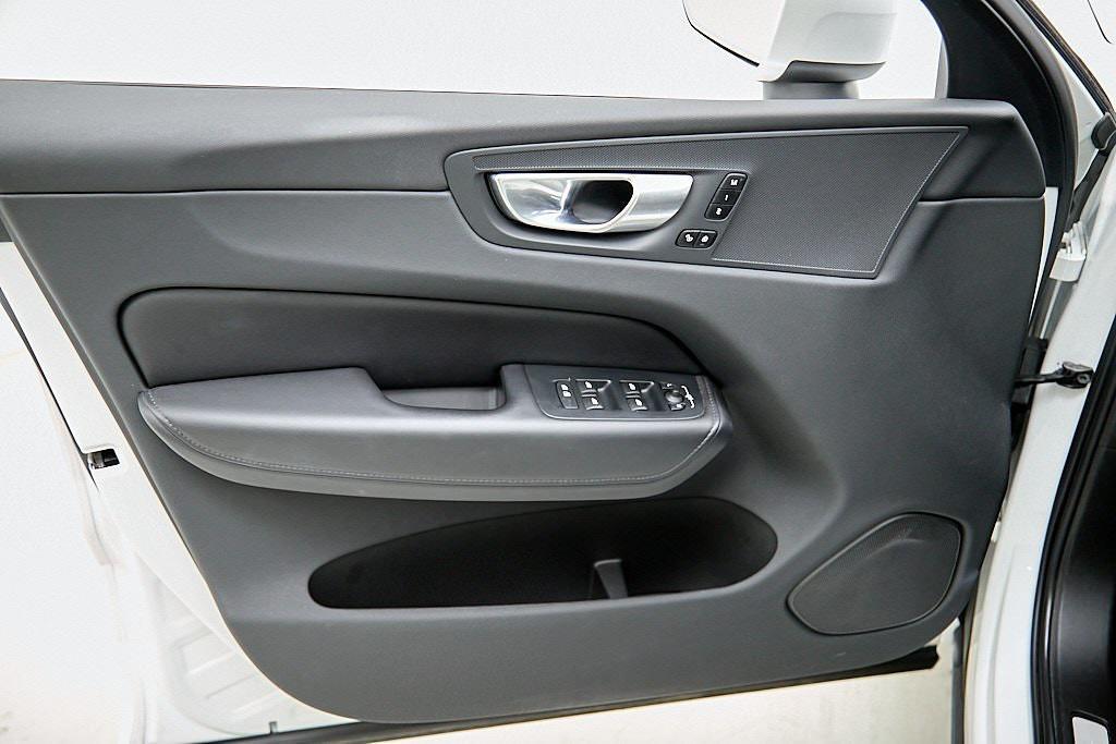 used 2023 Volvo XC60 Recharge Plug-In Hybrid car, priced at $39,995