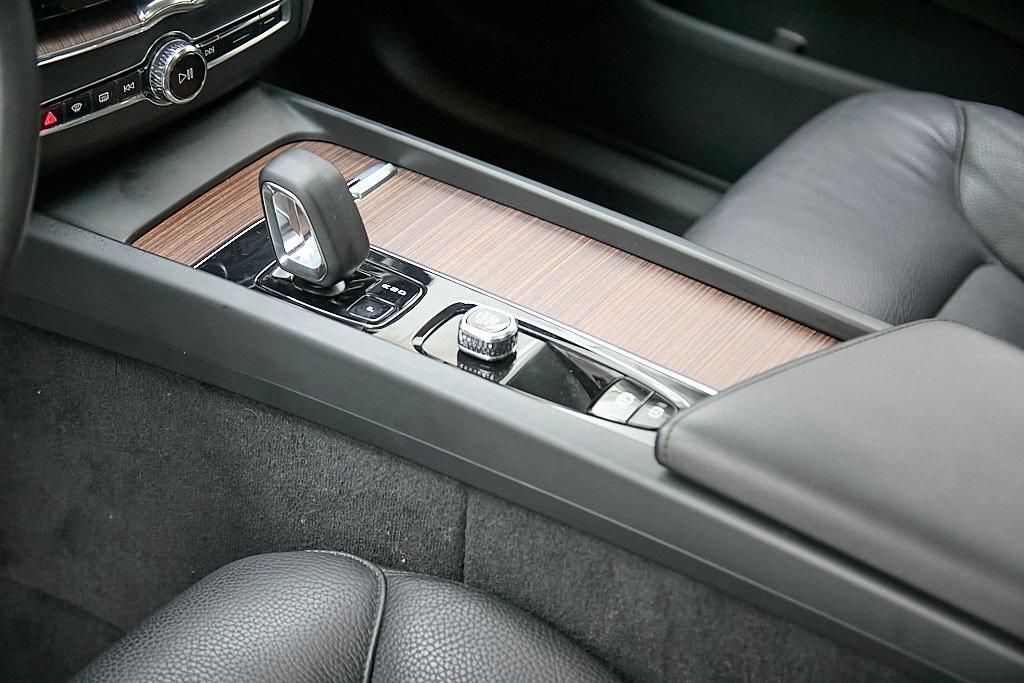 used 2023 Volvo XC60 Recharge Plug-In Hybrid car, priced at $39,995