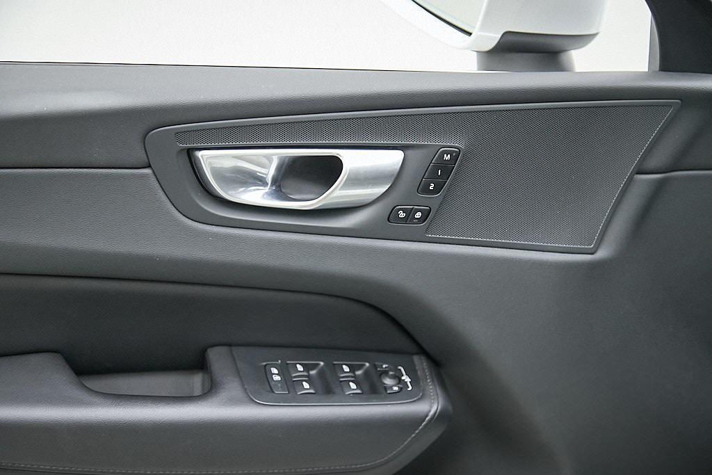 used 2023 Volvo XC60 Recharge Plug-In Hybrid car, priced at $39,995