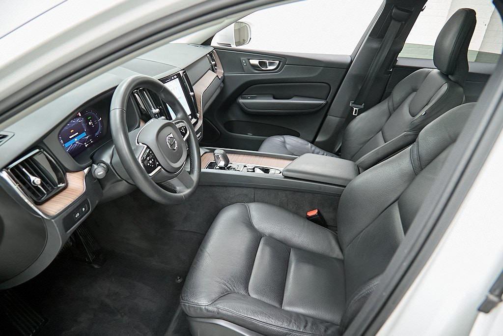 used 2023 Volvo XC60 Recharge Plug-In Hybrid car, priced at $39,995