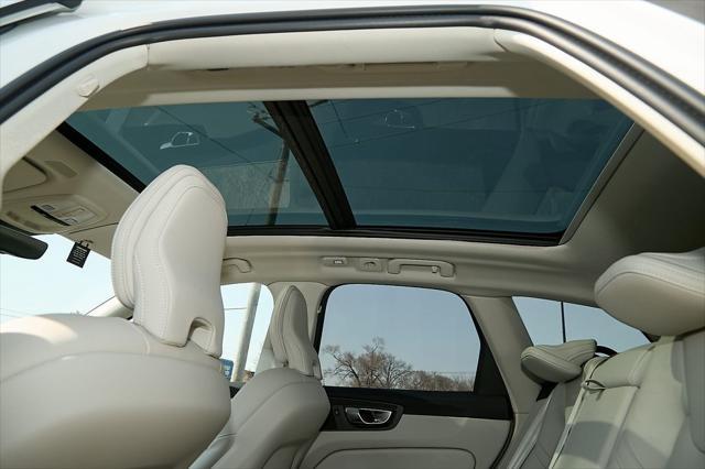 new 2025 Volvo XC60 car