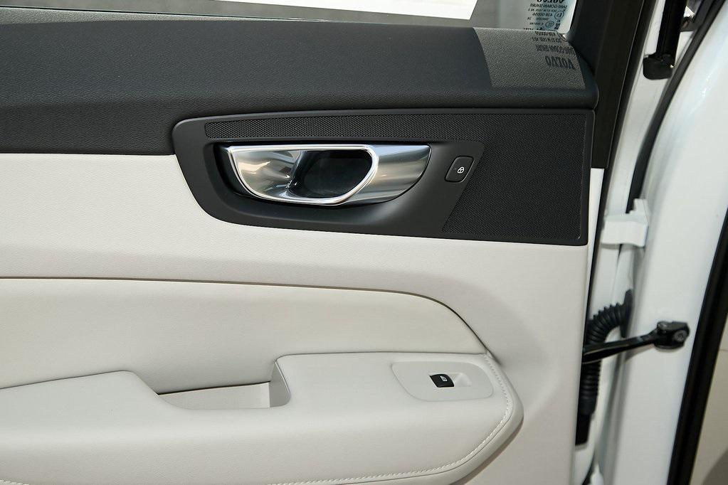 new 2025 Volvo XC60 car, priced at $51,199