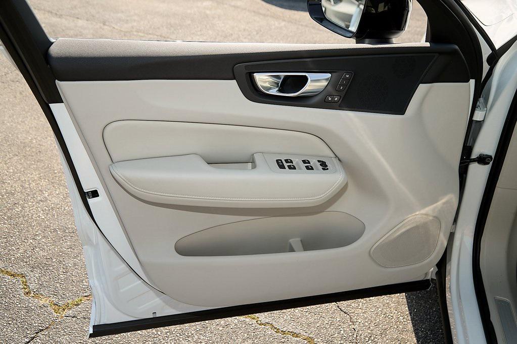 new 2025 Volvo XC60 car, priced at $51,199