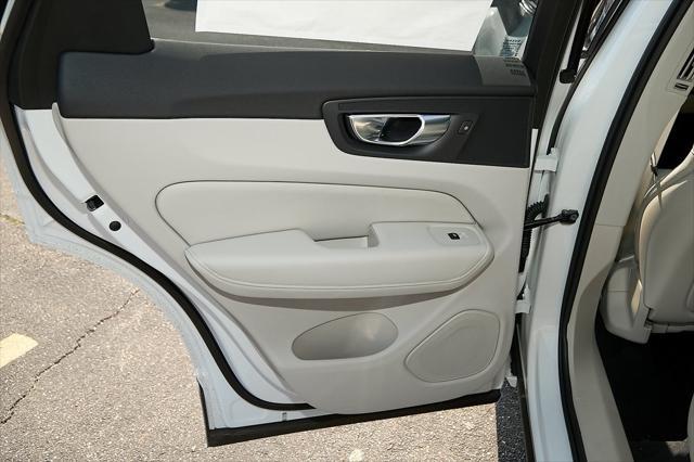 new 2025 Volvo XC60 car