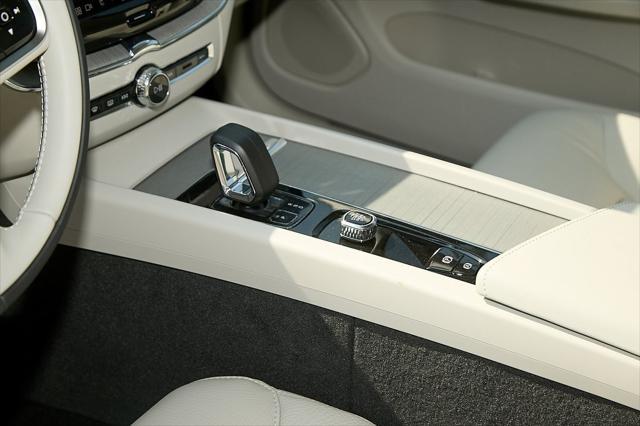 new 2025 Volvo XC60 car