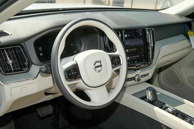 new 2025 Volvo XC60 car