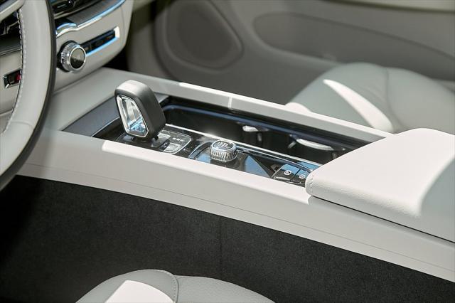 new 2025 Volvo XC60 car