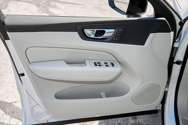 new 2025 Volvo XC60 car