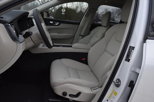 new 2025 Volvo XC60 car