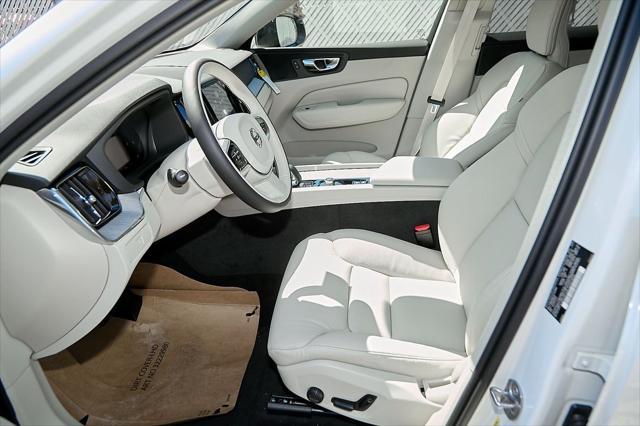 new 2025 Volvo XC60 car
