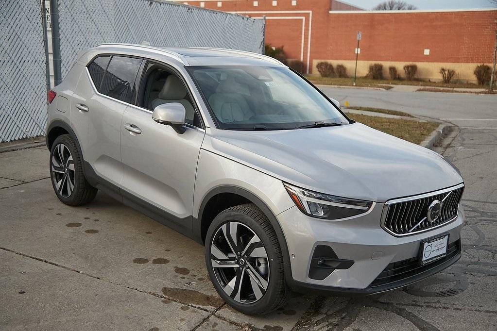 new 2024 Volvo XC40 car, priced at $45,098