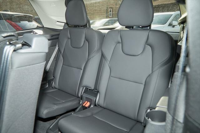 new 2025 Volvo XC90 Plug-In Hybrid car