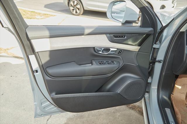 new 2025 Volvo XC90 Plug-In Hybrid car