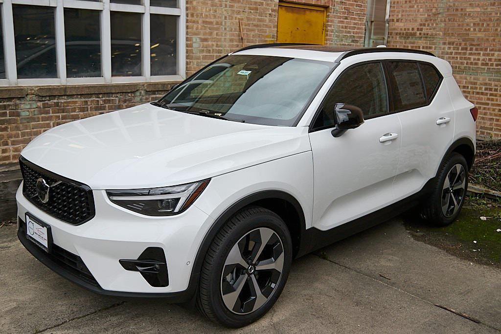 new 2026 Volvo XC40 car, priced at $44,525