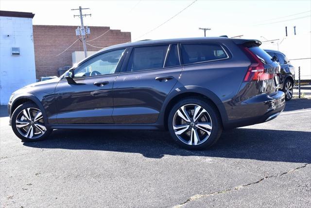 new 2025 Volvo V60 Cross Country car