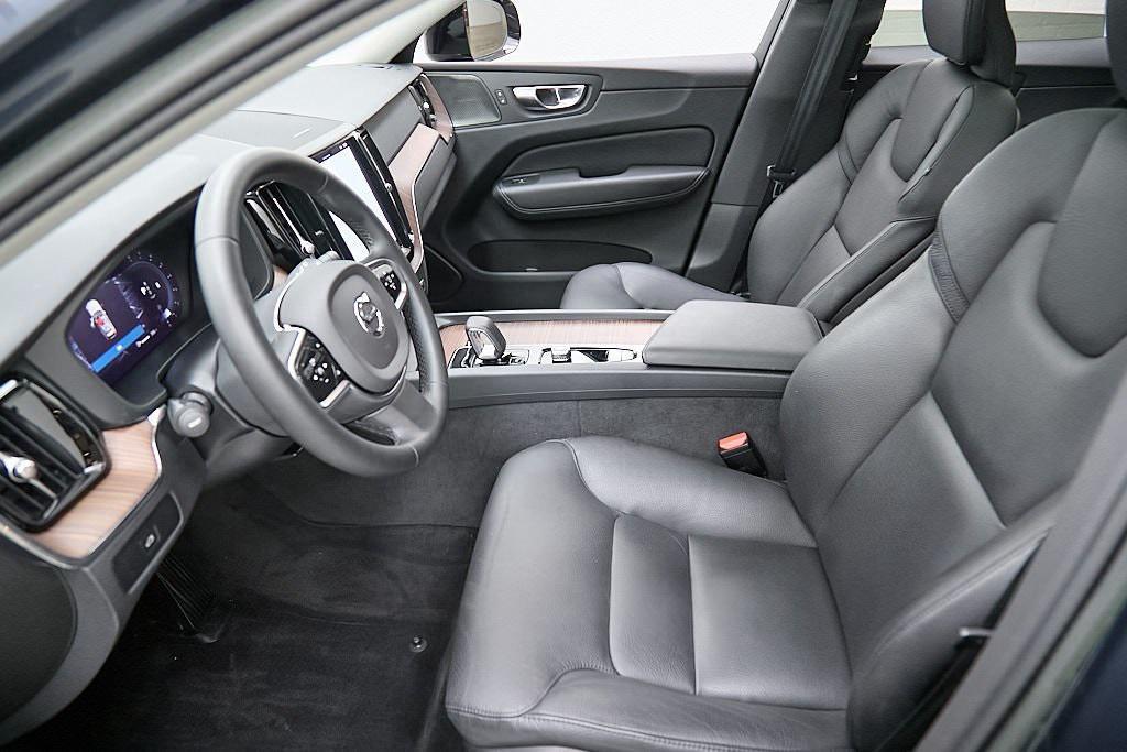 used 2023 Volvo XC60 car, priced at $35,995
