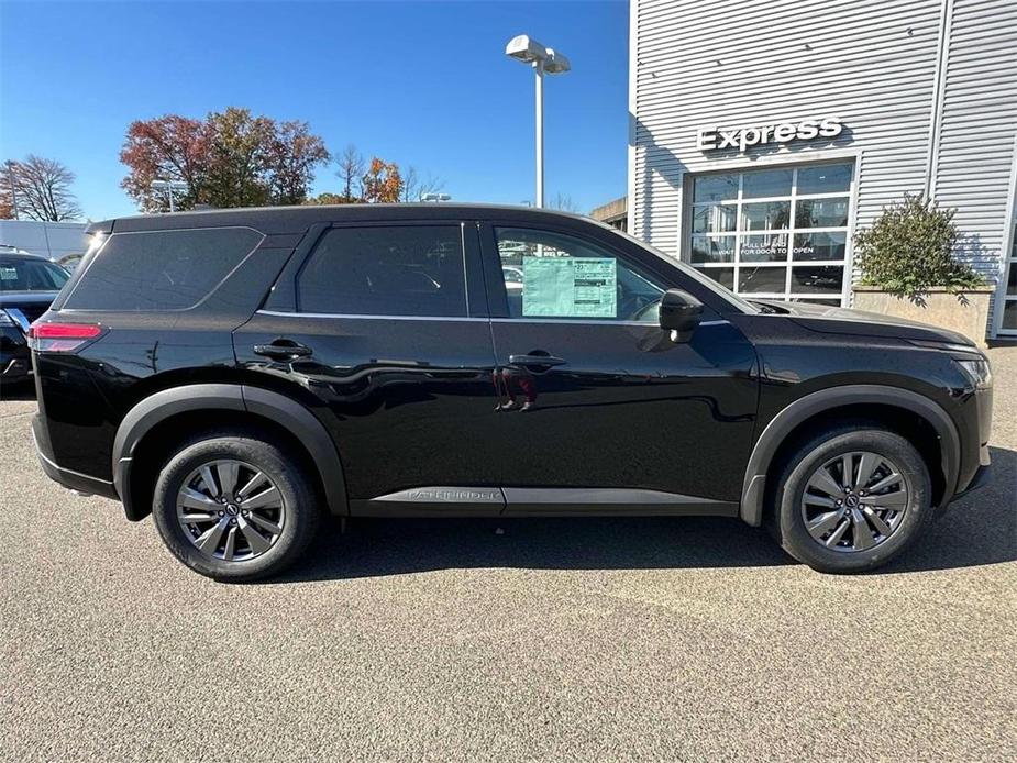 new 2024 Nissan Pathfinder car, priced at $47,175