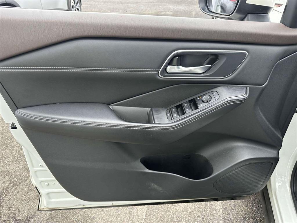 used 2021 Nissan Rogue car, priced at $23,995