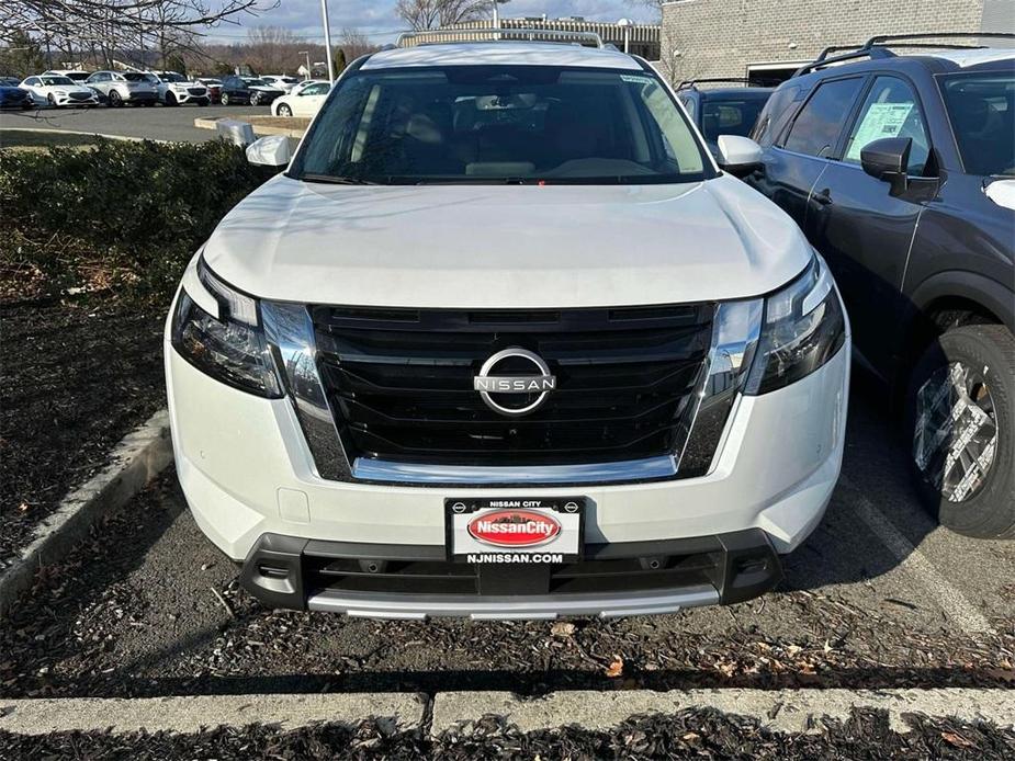 new 2025 Nissan Pathfinder car, priced at $49,360